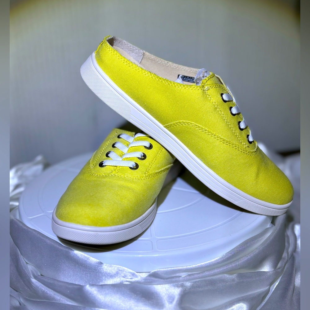 NWT Spenco  ladies 5.5 slip on mule sneakers in yellow.